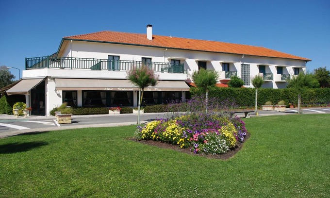 Soulac-sur-Mer Hotel | Pet-Friendly Getaway at Hotel des Pins with Ocean Views