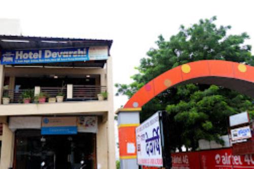 Maheshwar Hotel | Explore Hotel Devarshi in Maheshwar: Family-Friendly Stay
