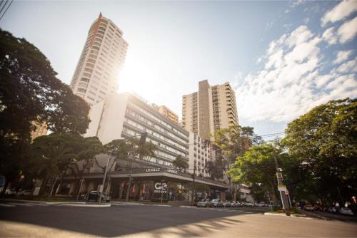 Zona 01 Hotel | Exceptional Hotel Deville Business Maringá: Pet-Friendly Oasis