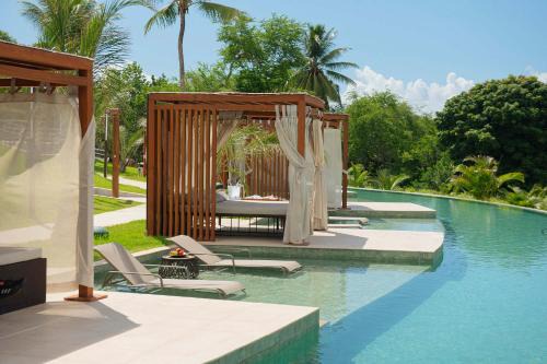Itapua Hotel | Discover Hotel Deville Prime Salvador: 5-Star Luxury Awaits