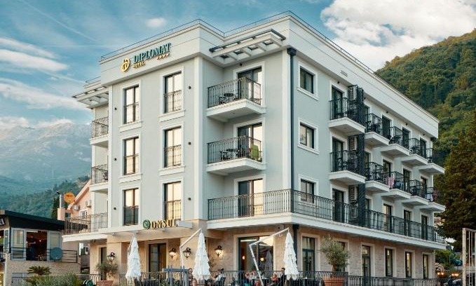 Budva Hotel | Discover Comfort at Hotel Diplomat: 4-Star Oceanfront Escape