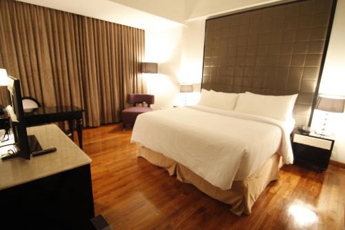 Senayan Hotel | Convenient Stay at Hotel Diradja - Family-Friendly Amenities