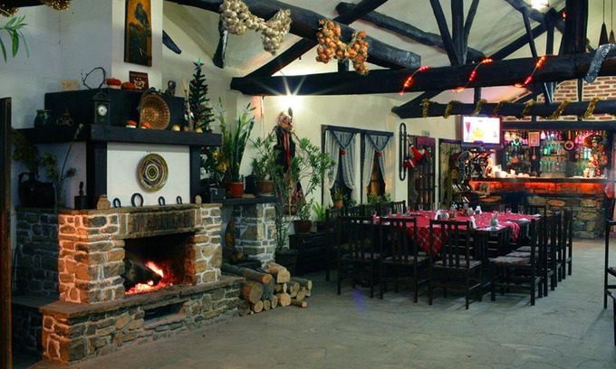 Ichera Hotel | Inviting Hotel Divetsite: Pet-Friendly with Pool & Breakfast