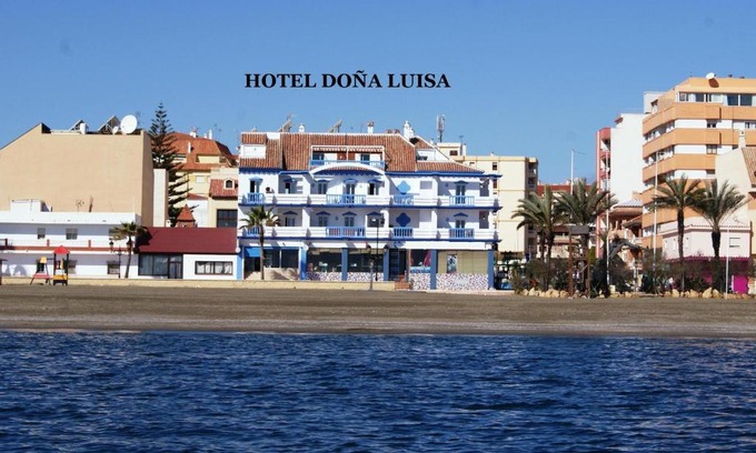 San Luis de Sabinillas Hotel | Oceanfront Retreat at Hotel Doña Luisa with Child-Friendly Amenities