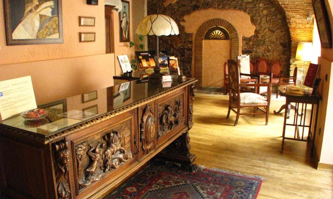 San Juan Hotel | Discover Hotel Don Carlos Cáceres: Family-Friendly Stay