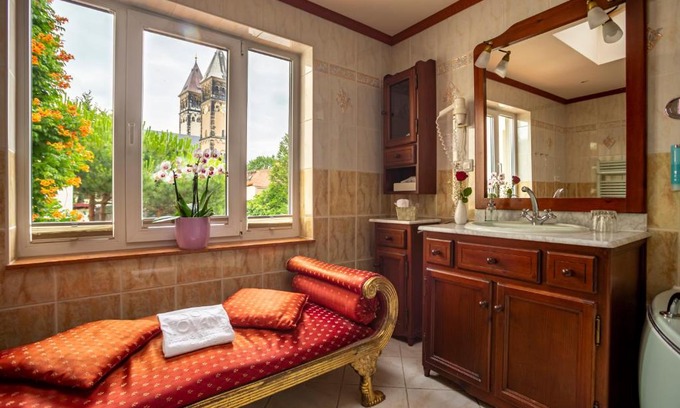 Kleinzschocher Hotel | Seaside Comfort at Hotel Don Giovanni - Pet Friendly & Oceanfront