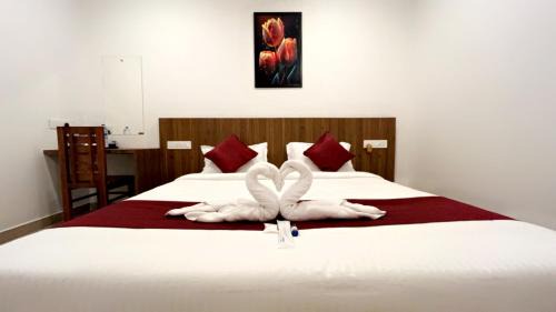 Kattappana Hotel | Pet-Friendly Hotel Dream Suite: A Family Retreat in Kattappana