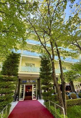 Tushemisht Hotel | Relax at Hotel Driloni: 4-Star Comfort with Pool & Hot Tub