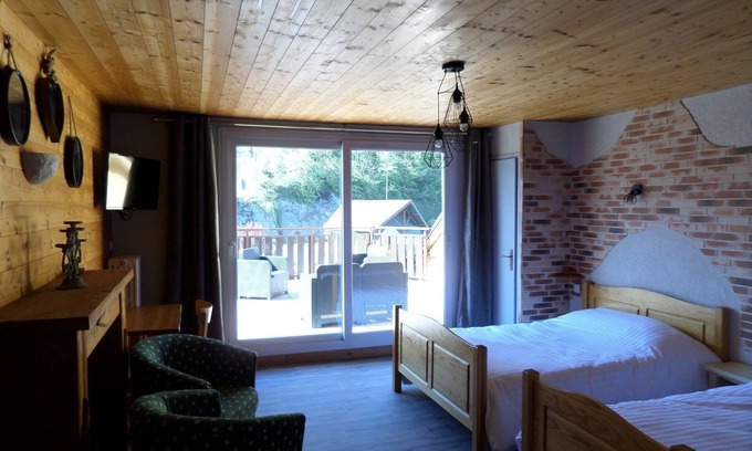 Thones Hotel | Discover Hotel du Midi: Family-Friendly & Accessible Stays