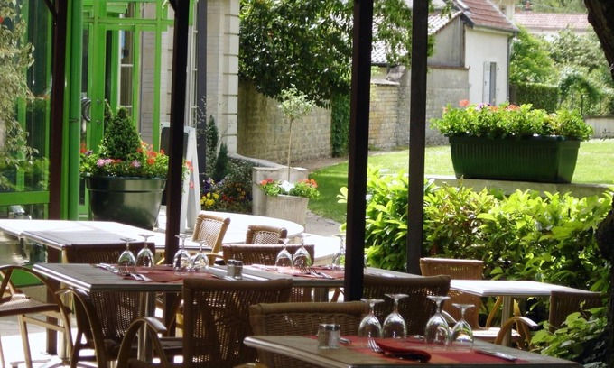 Parc-Chevreul Hotel | Discover Hotel du Parc de la Colombière with Pool & Dining