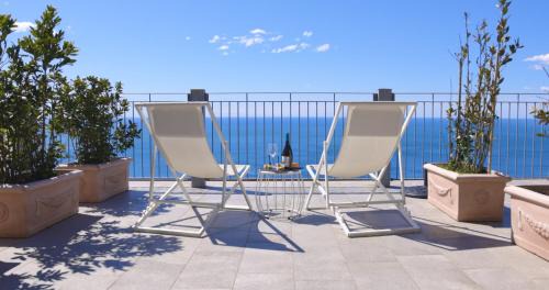 Riomaggiore Hotel | Coastal Retreat at Hotel Due Gemelli with Ocean Views