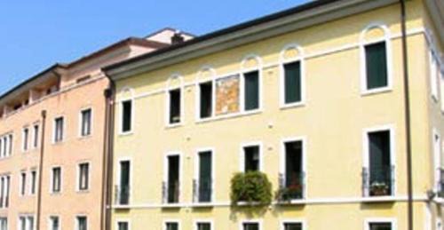 Sacile Hotel | Relax at Hotel Due Leoni: 4-Star Comfort with Spa & Hot Tub