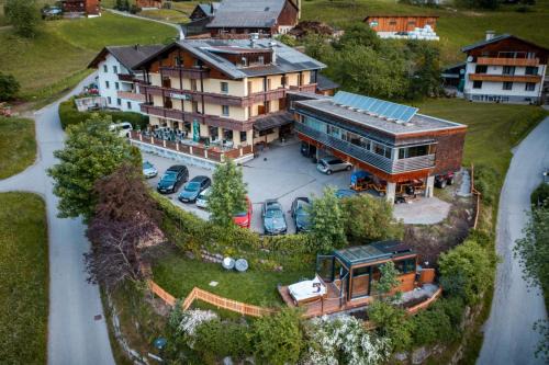 Buerserberg Hotel | Hotel Dunza: Oceanfront Escape with Spa & Pet-Friendly Vibes