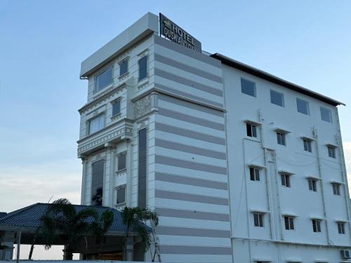 Rameshwaram Hotel | Hotel Dusk and Dawn: Guest Rated 9.5 with Family Amenities