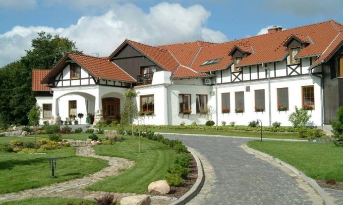 Trzebiatow Hotel | Discover Dworek nad Regą: Family-Friendly with Pool Access
