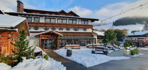 Berwang Hotel | Oceanfront Hotel Edelweiẞ garni: Family-Friendly Retreat