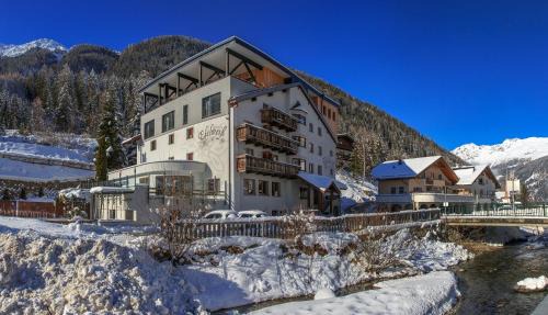 Feichten Hotel | Experience Hotel Edelweiss Superior: Oceanfront Spa Retreat