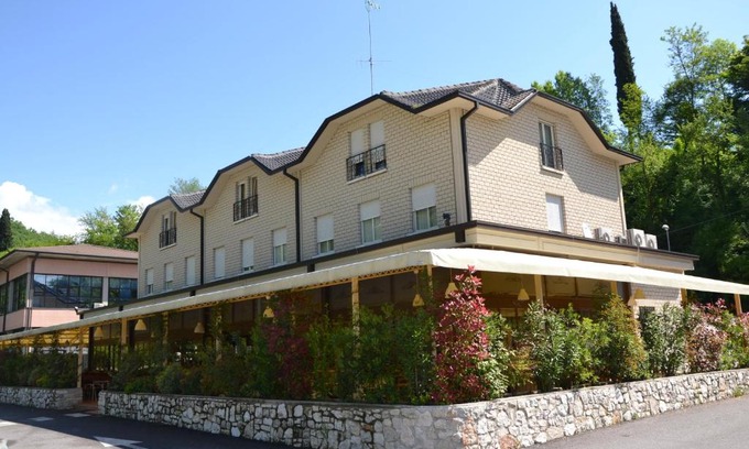 Roe Hotel | Pet-Friendly Hotel Edoné with Breakfast & Great Reviews