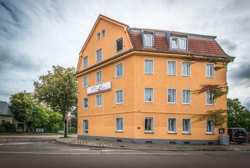 Halle Hotel | Pet-Friendly Hotel Eigen: Breakfast Included & Family Fun