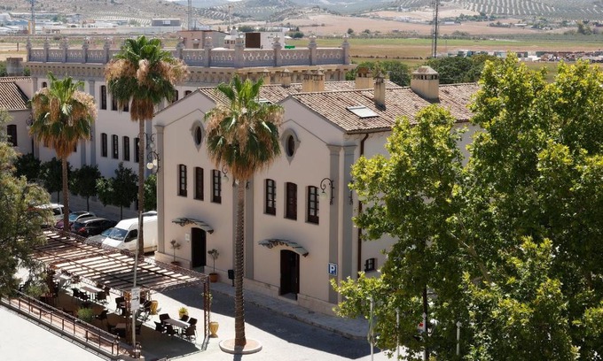 Puente Genil Hotel | Relax at Hotel El Carmen with Oceanfront Views & Pool