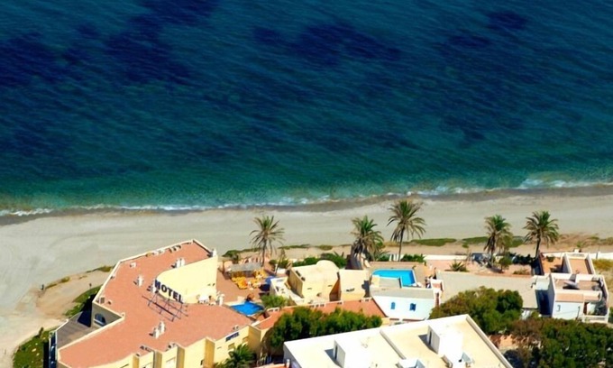 Carboneras Hotel | Escape to Hotel El Dorado: Oceanfront Bliss Awaits