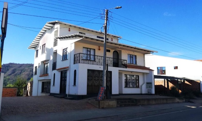 Sutamarchan Hotel | Family-Friendly Stay at Hotel el Mesón Tinjacá - 9/10 Rated