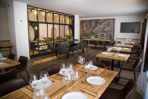 Monreal del Campo Hotel | Oceanfront Retreat at Hotel El Molino – Pet Friendly & Welcoming
