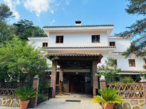 Ojen Hotel | Pet-Friendly Getaway at Hotel El Refugio de Juanar