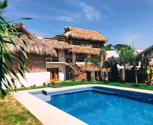 Cuatunalco Hotel | Beachfront Escape at Hotel el Risco with Pool & Breakfast