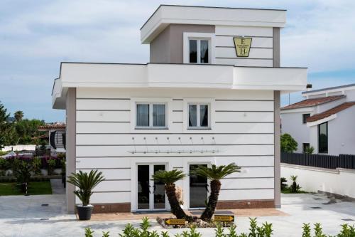 Varcaturo Hotel | Oceanfront Retreat at Hotel Elite with Spa & Pool Access