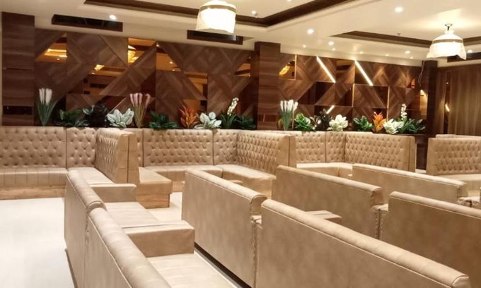 Patiala Hotel | Discover Hotel Endora: Family-Friendly with Pool & Hot Tub