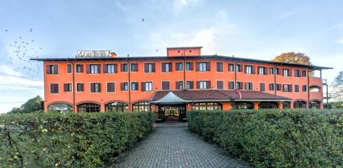 Caluso Hotel | Ocean View Retreat at Hotel Erbaluce with Hot Tub & Dining