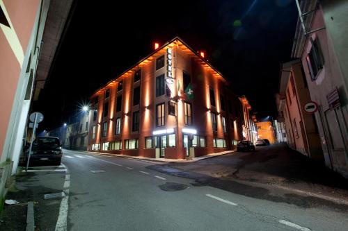 Sannazzaro deʼ Burgondi Hotel | Discover Hotel Eridano: Pet-Friendly with Top Amenities