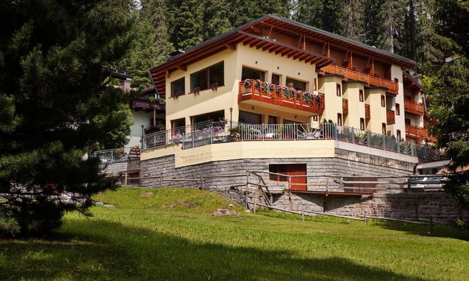 Madonna di Campiglio Hotel | Experience Hotel Erika: Pet-Friendly Oceanfront Retreat