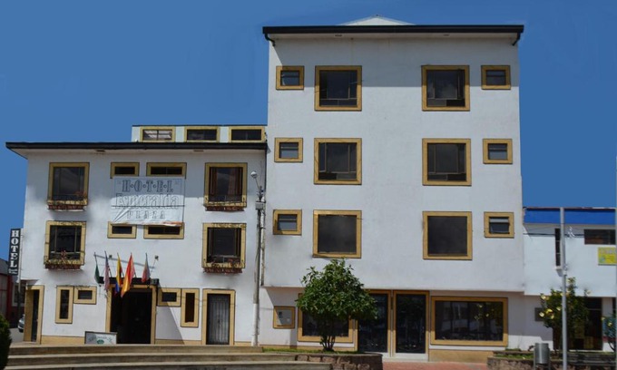 Cogua Hotel | Pet-Friendly Stay at Hotel Esmeralda Plaza with Breakfast