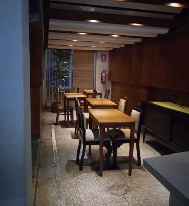 Cercado de Lima Hotel | Convenient Hotel Estación Central with Breakfast & Accessibility