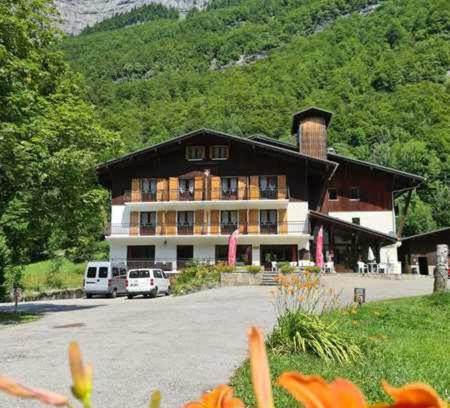 Sixt-Fer-a-Cheval Hotel | Family-Friendly Getaway at Hotel et Centre de Vacances Le Choucas