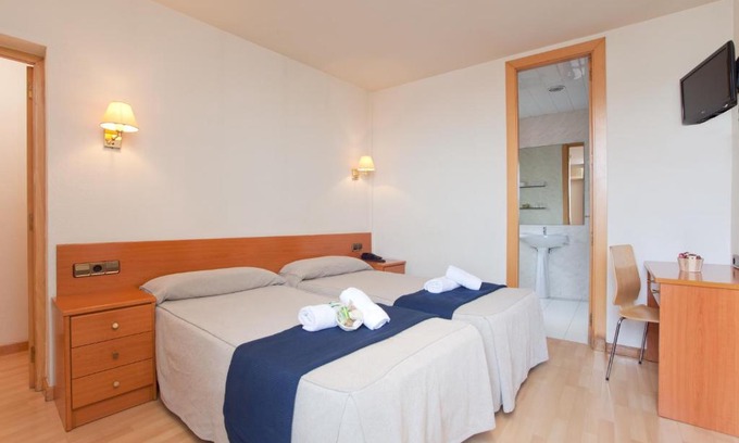 El Baix Guinardo Hotel | Family-Friendly Retreat at Hotel Everest - Rated 8.1/10