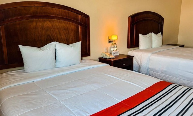 Juchitan de Zaragoza Hotel | Budget-Friendly Hotel Express Inn Juchitan with Spa & Dining