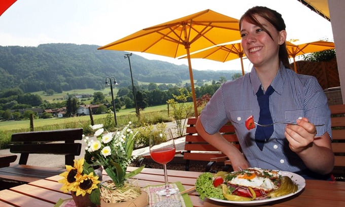 Bernau am Chiemsee Hotel | Relax at Hotel Farbinger Hof with Pool and Spa Amenities