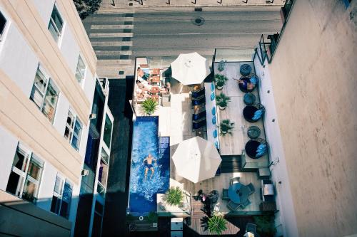 El Terreno Hotel | Hotel Feliz: Oceanfront Escape with Pool and High Ratings