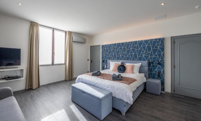 Machelen Hotel | Experience Hotel Fi'Lin: Oceanfront Stay with Top Ratings
