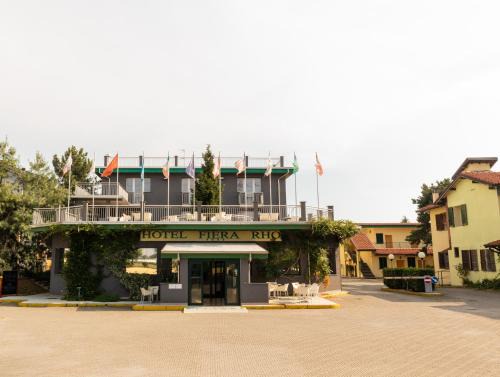 Terrazzano Di Rho Hotel | Discover Comfort at Hotel Fiera Rho with Pool & Ocean View