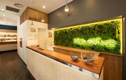 Porta Romana Hotel | Discover Hotel Five: Family-Friendly Dining & Breakfast
