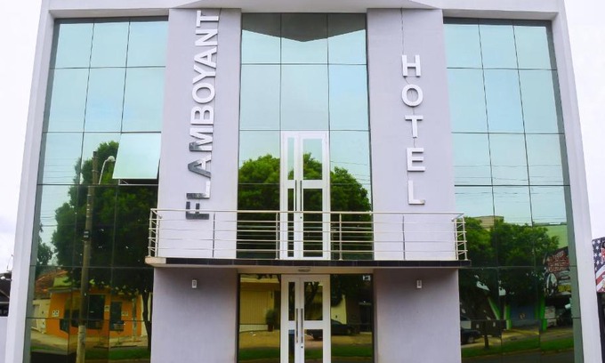 Catalao Hotel | Discover Hotel Flamboyant: Family-Friendly with Hot Tub