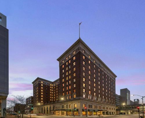 Downtown Des Moines Hotel | Discover Hotel Fort Des Moines: 4-Star Comfort & Family-Friendly Amenities