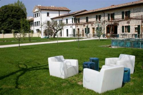 Fiume Veneto Hotel | Discover Agriturismo Fossa Mala: 4-Star Pet-Friendly Retreat