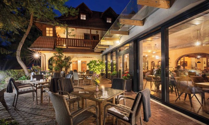 Brezineves Hotel | Discover Hotel Frýdl: Family-Friendly with Pool & Dining