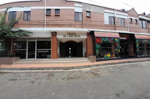 Caucasia Hotel | Pet-Friendly Getaway at Hotel Frutas del Lago Awaits