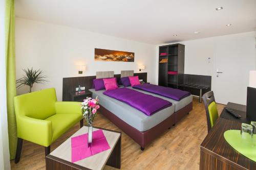 Waggershausen Hotel | Experience Hotel Gästehaus Stock: Pet Friendly & Breakfast Included